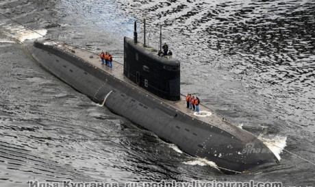 Ảnh nóng: Tàu ngầm Kilo Bà Rịa - Vũng Tàu ra biển thử nghiệm